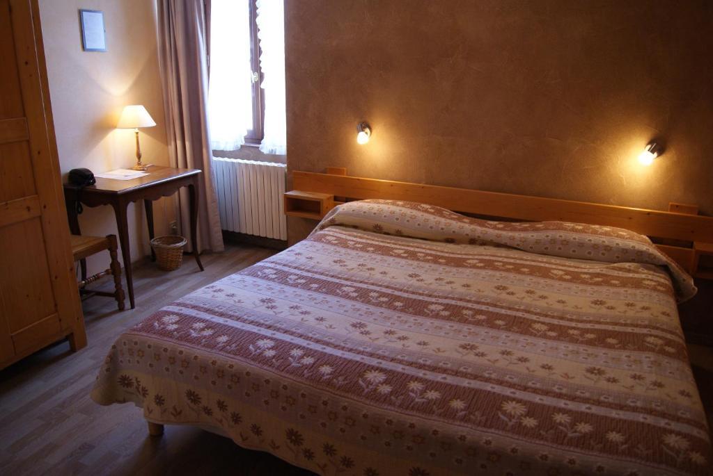 Logis Hotel De La Paix - 투르뉘 객실 사진