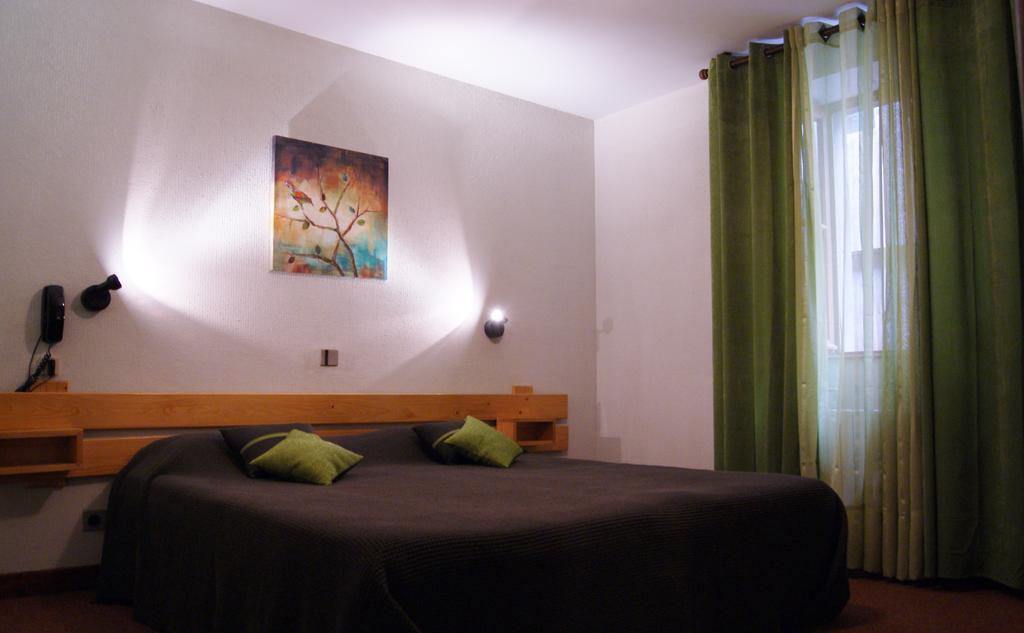 Logis Hotel De La Paix - 투르뉘 객실 사진